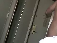 Hannah está porno teens mexicanas acostada en la cama.