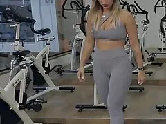 Mamada porno amateur mexicana Latina soldado, no condón.