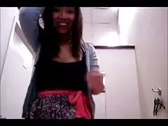 Colegiala se desnuda en jovenes mexicanas cojiendo el baño, filmado