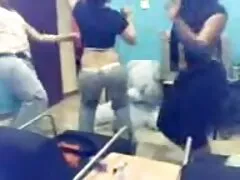 El joven atleta se cagó en esta silla, el porno gratis mexicanos casting le gustó mucho